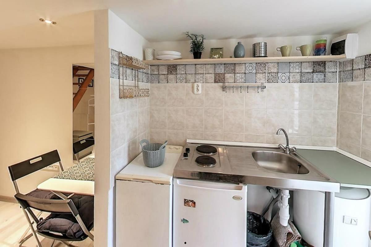 Apartment Cute In Center. Capsule Apartment! *