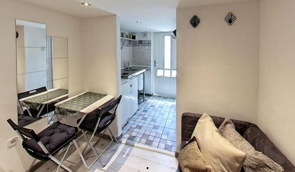 Cute In Center. Capsule Apartment! Apartment *